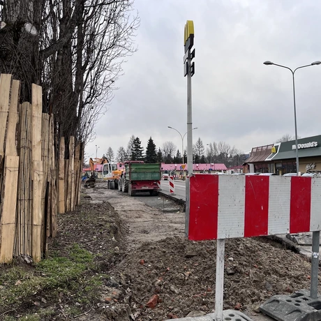 Rozbudowa skrzyżowania ul. Lwowskiej i ul. Mieszka I [luty 2023] - fot 18